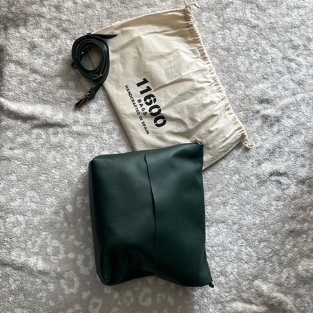 ELEVEN600  Leather Crossbody bag.